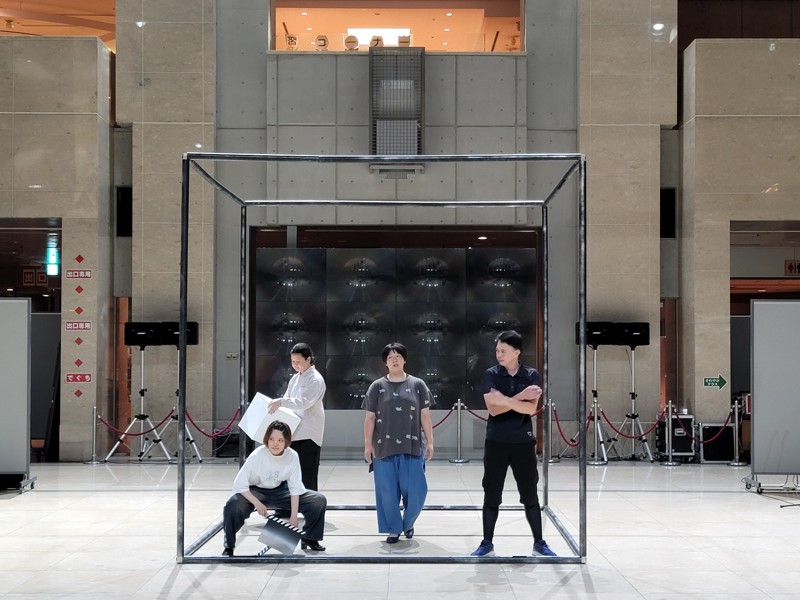 劇場以外で公演したり、