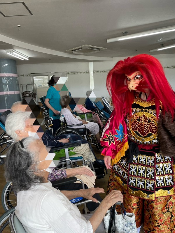 施設で人生の先輩の方々と