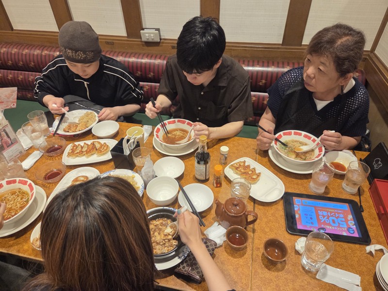 これ美味しいわね、聞いてる？