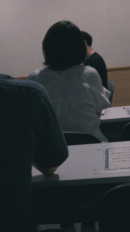 立ち稽古を見るメンバー